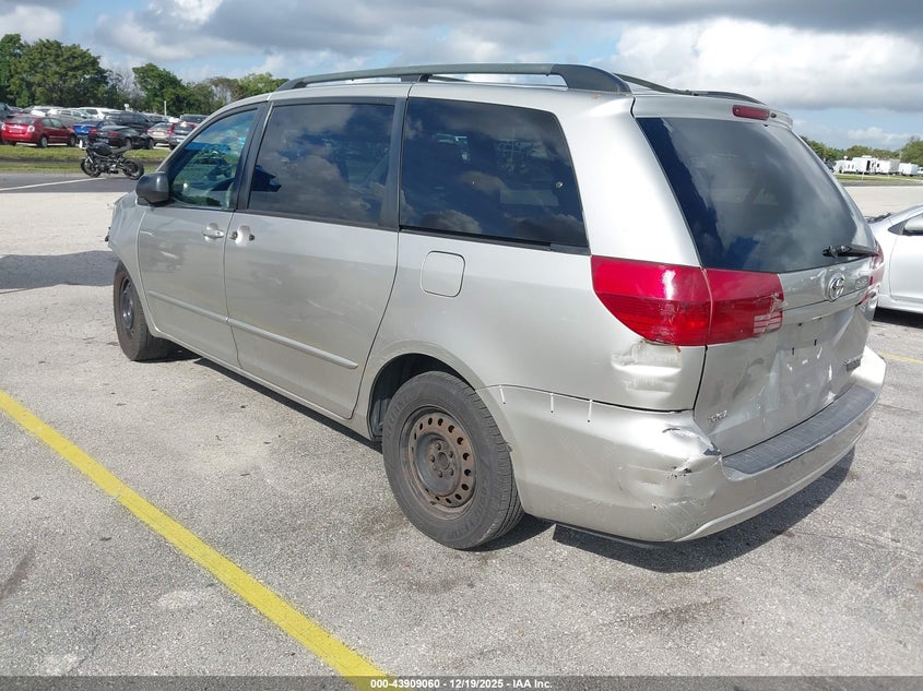 Toyota SIENNA — thumbnail 3