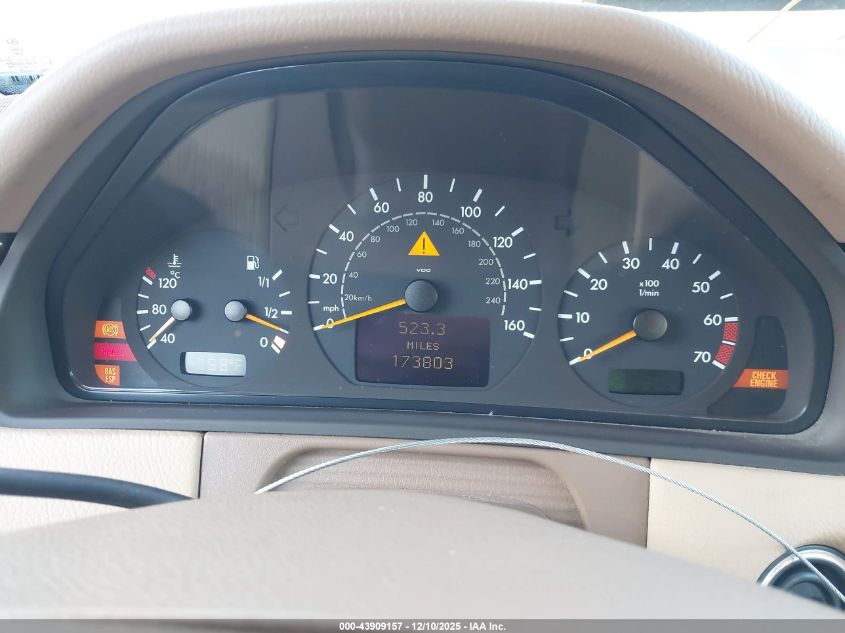 2000 Mercedes-Benz E 320 VIN: WDBJF65J2YB123160 Lot: 43909157