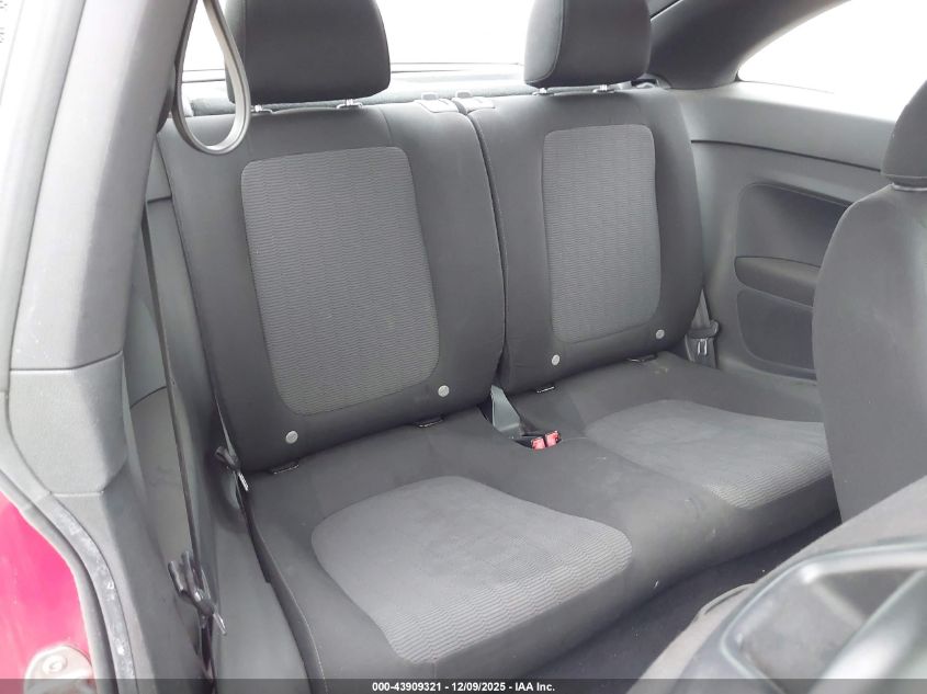 2014 Volkswagen Beetle 2.5L Entry VIN: 3VWFP7AT2EM627307 Lot: 43909321