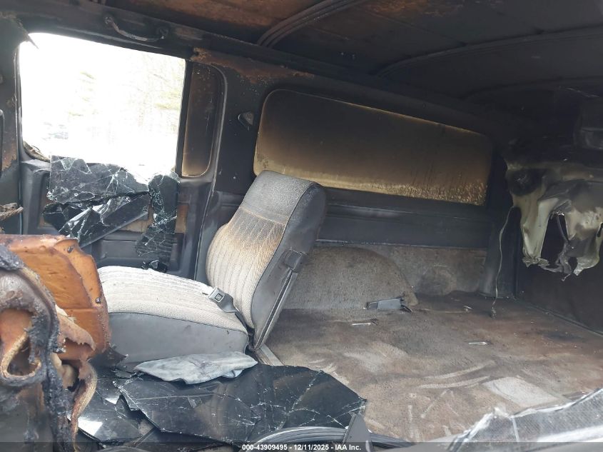 1988 Chevrolet Suburban V10 VIN: 1GNEV16K5JF174108 Lot: 43909495