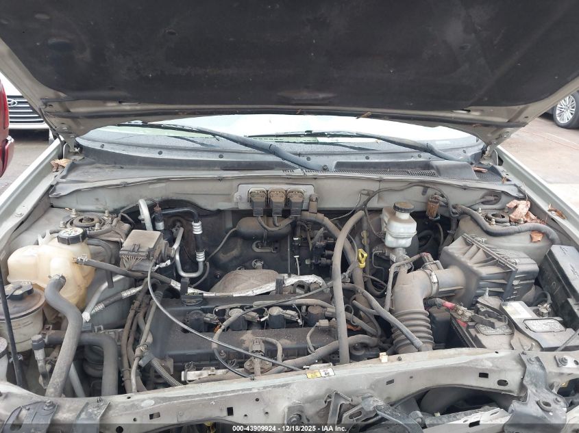 2005 Ford Escape Xls VIN: 1FMYU02Z45KA23422 Lot: 43909924