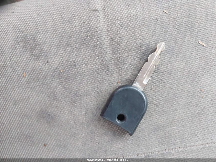 2005 Ford Escape Xls VIN: 1FMYU02Z45KA23422 Lot: 43909924