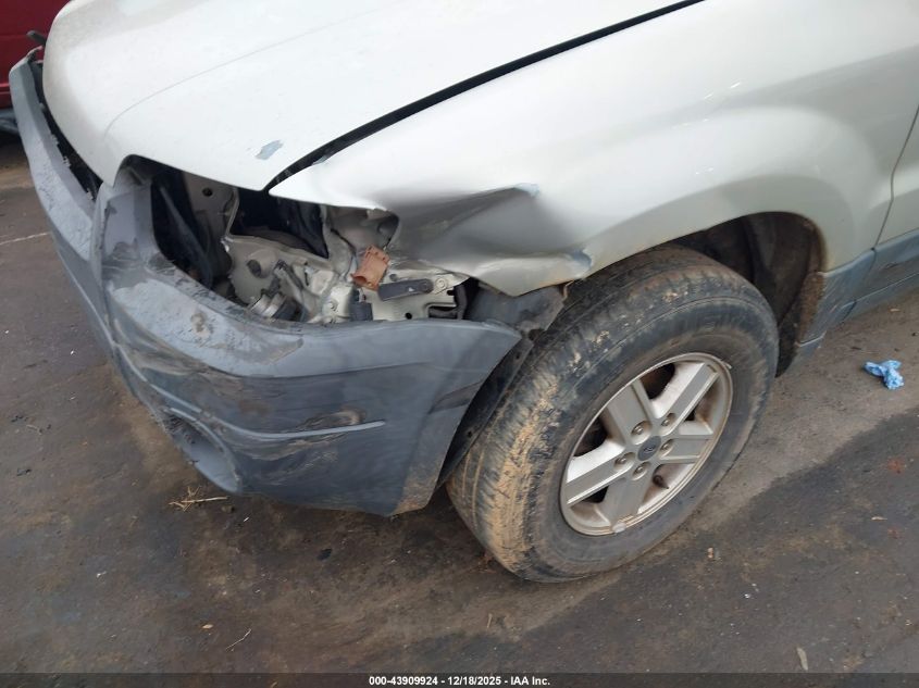 2005 Ford Escape Xls VIN: 1FMYU02Z45KA23422 Lot: 43909924