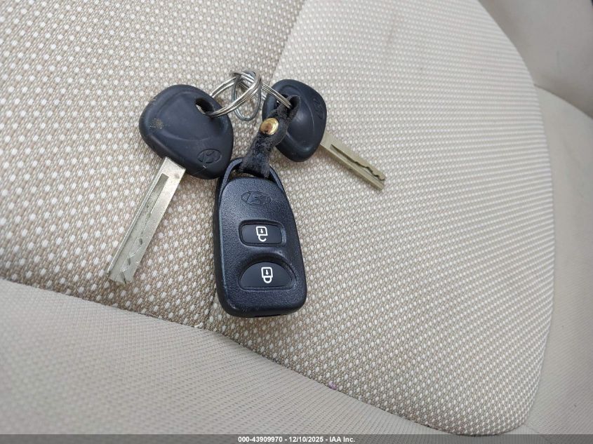 2013 Hyundai Accent Gls VIN: KMHCT4AE9DU400543 Lot: 43909970