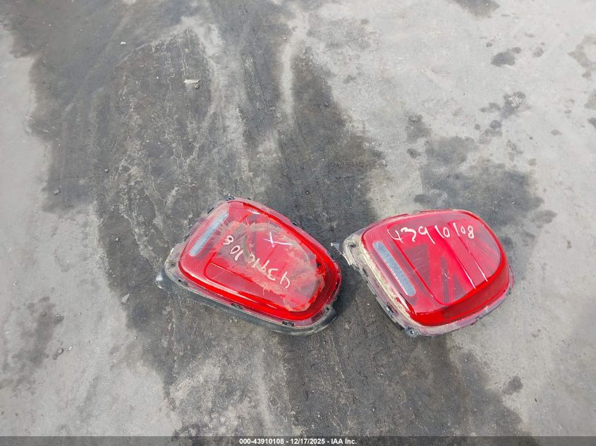 2021 Mini Hardtop Cooper S VIN: WMWXU9C00M2N40068 Lot: 43910108