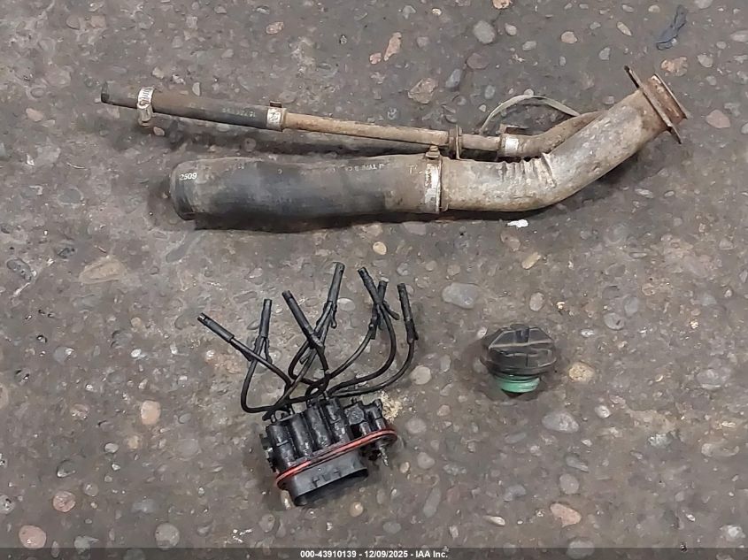 1996 Chevrolet Gmt-400 K2500 VIN: 1GCGK29R3TE257960 Lot: 43910139