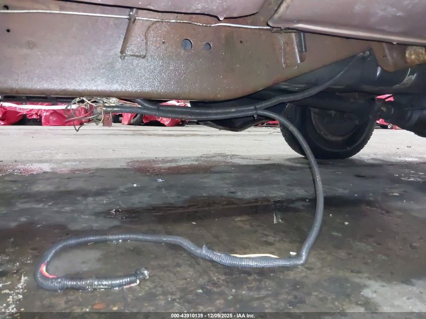 1996 Chevrolet Gmt-400 K2500 VIN: 1GCGK29R3TE257960 Lot: 43910139