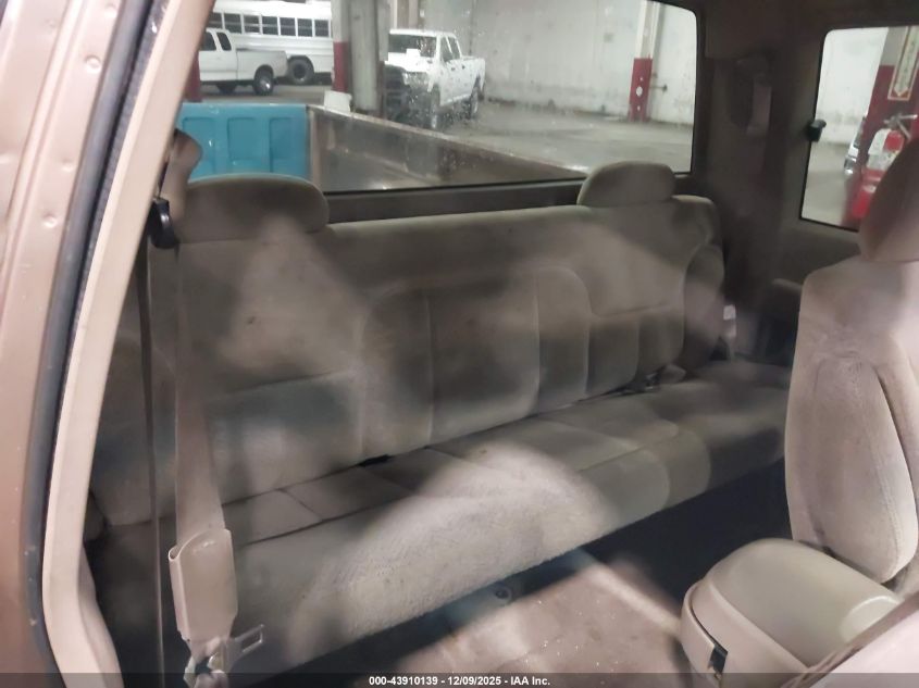 1996 Chevrolet Gmt-400 K2500 VIN: 1GCGK29R3TE257960 Lot: 43910139