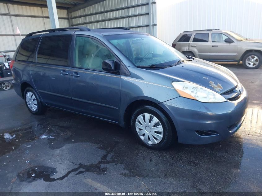 TOYOTA SIENNA LE