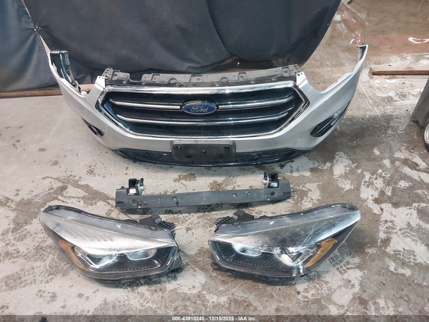 2017 Ford Escape Se VIN: 1FMCU9G93HUF00518 Lot: 43910240