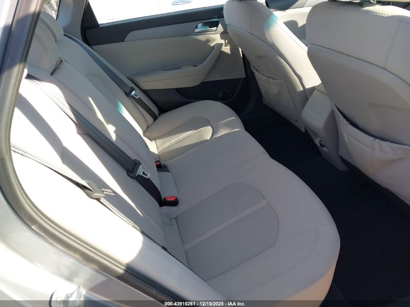 2017 Hyundai Sonata Se VIN: 5NPE24AF5HH586946 Lot: 43910261