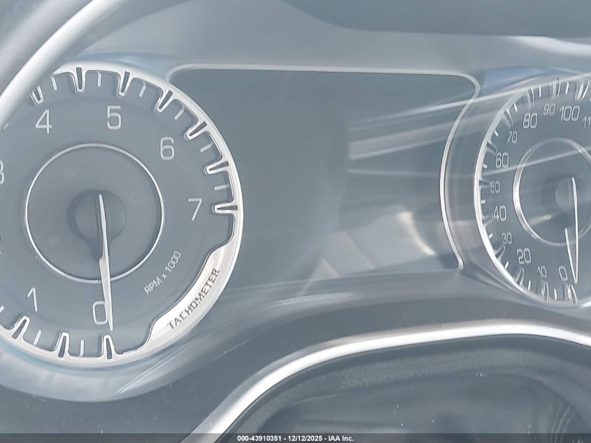 2015 Chrysler 200C VIN: 01CCCCCBXFN545478 Lot: 43910351