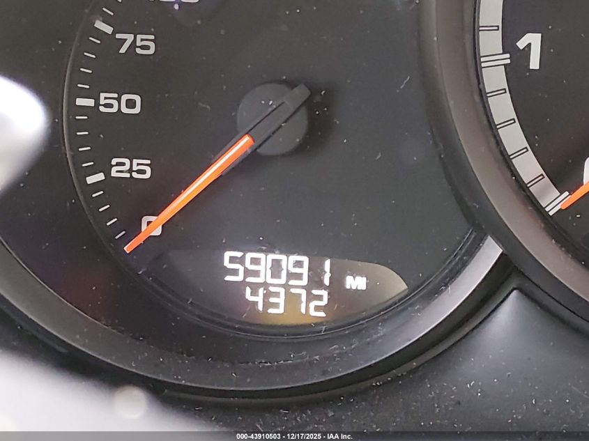 2020 Porsche Macan Turbo VIN: WP1AF2A57LLB60841 Lot: 43910503