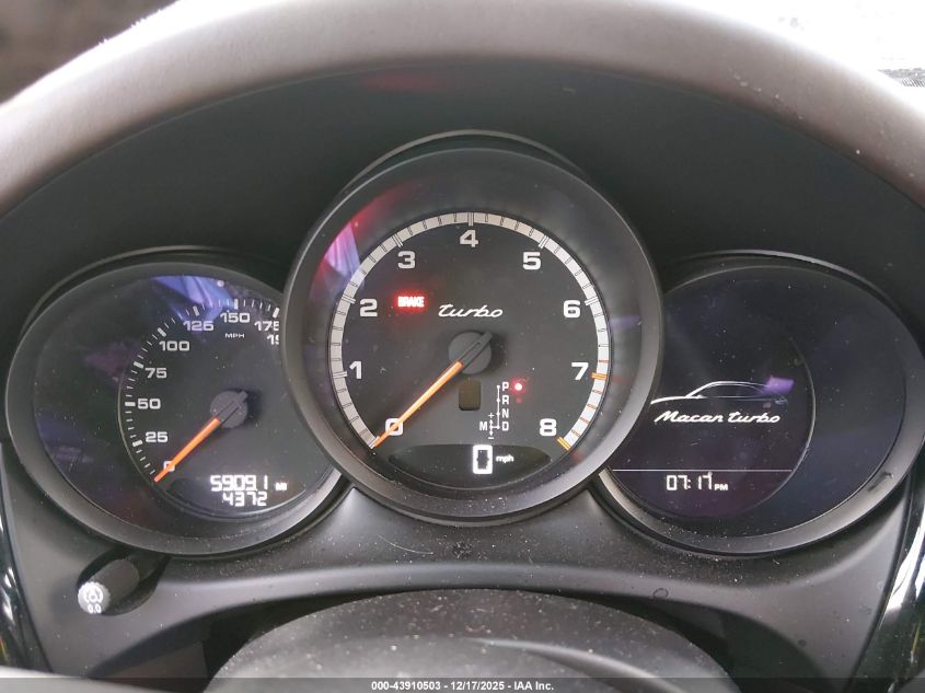 2020 Porsche Macan Turbo VIN: WP1AF2A57LLB60841 Lot: 43910503