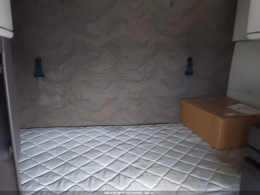 2015 Volvo Vn Vnl VIN: 4V4NC9EH6FN917458 Lot: 43910578