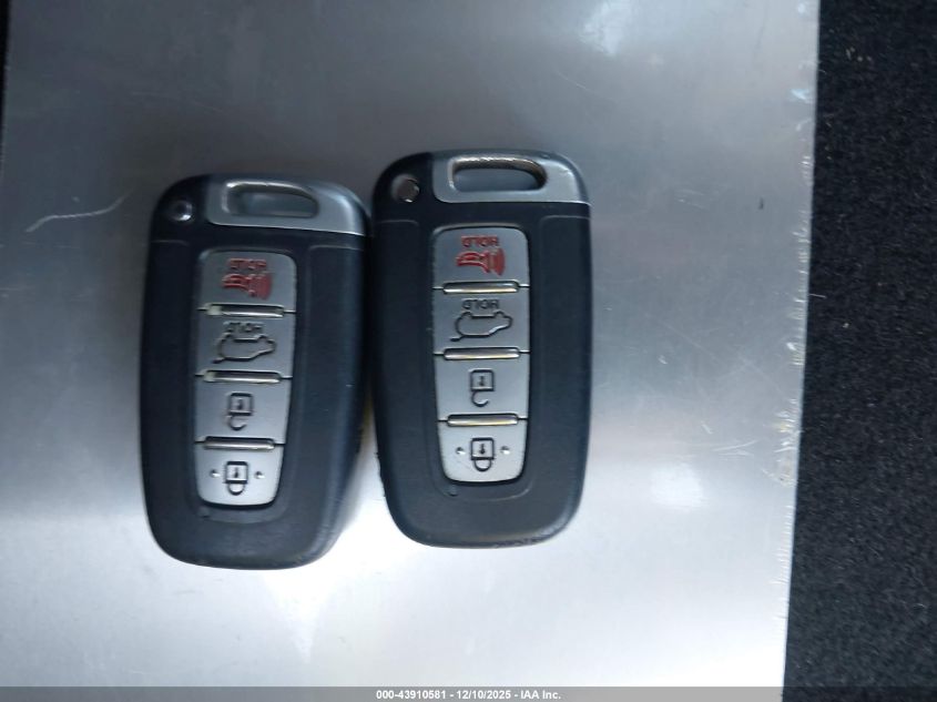 2013 Hyundai Veloster Base W/Gray VIN: KMHTC6AD4DU122864 Lot: 43910581