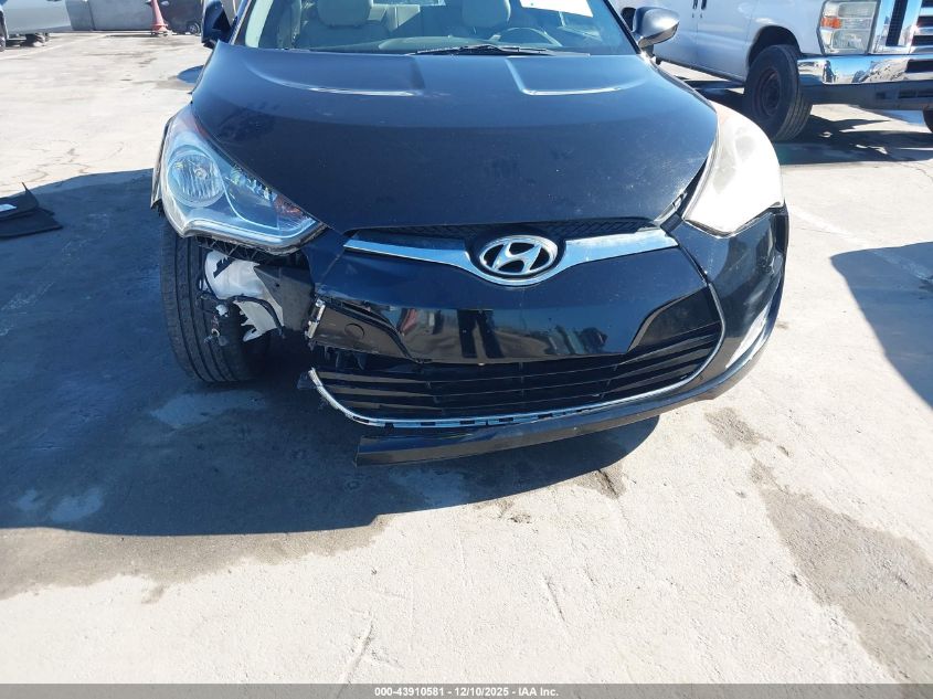 2013 Hyundai Veloster Base W/Gray VIN: KMHTC6AD4DU122864 Lot: 43910581