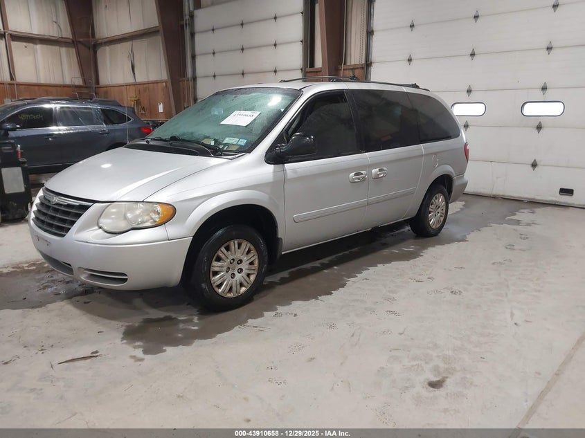 2006 Chrysler Town & Country Lx