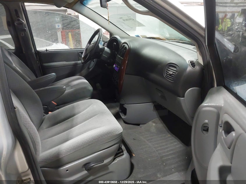 2006 Chrysler Town & Country Lx