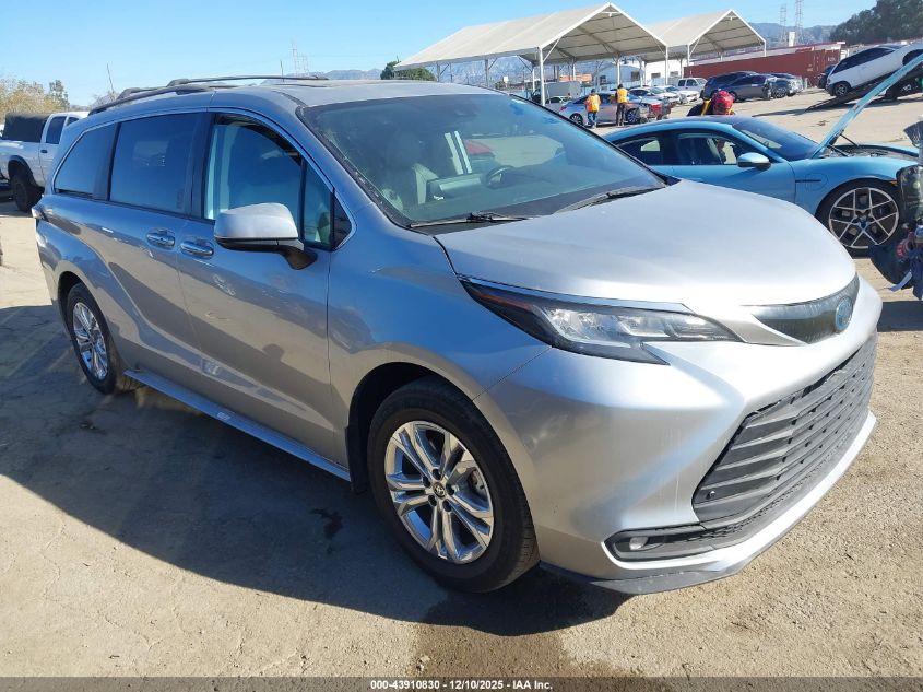 2022 Toyota Sienna Xle