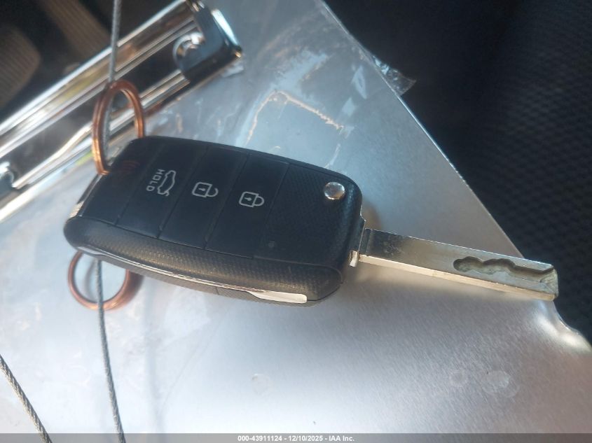 2020 Kia Optima Lx VIN: 5XXGT4L37LG382873 Lot: 43911124