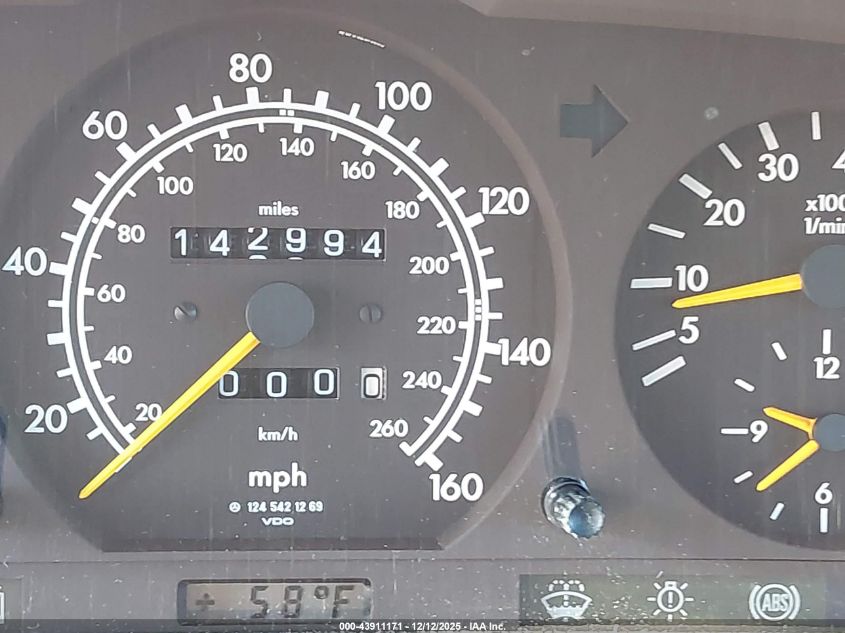 1993 Mercedes-Benz 400 E VIN: WDBEA34E0PB983009 Lot: 43911171