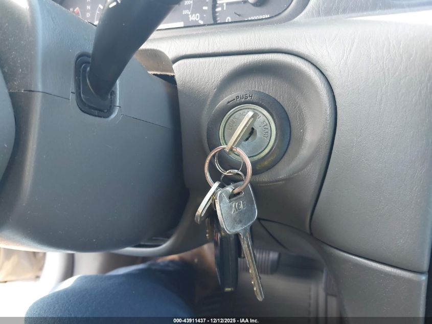 2000 Toyota Camry Le V6 VIN: JT2BF28K4Y0286366 Lot: 43911437