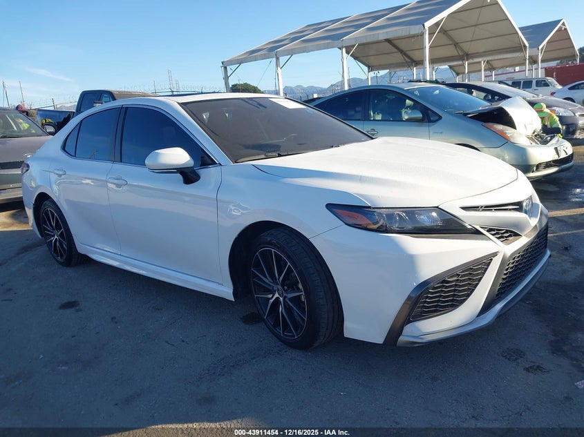 2024 Toyota Camry Hybrid Se