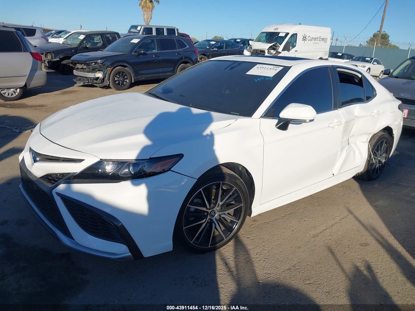 2024 Toyota Camry Hybrid Se