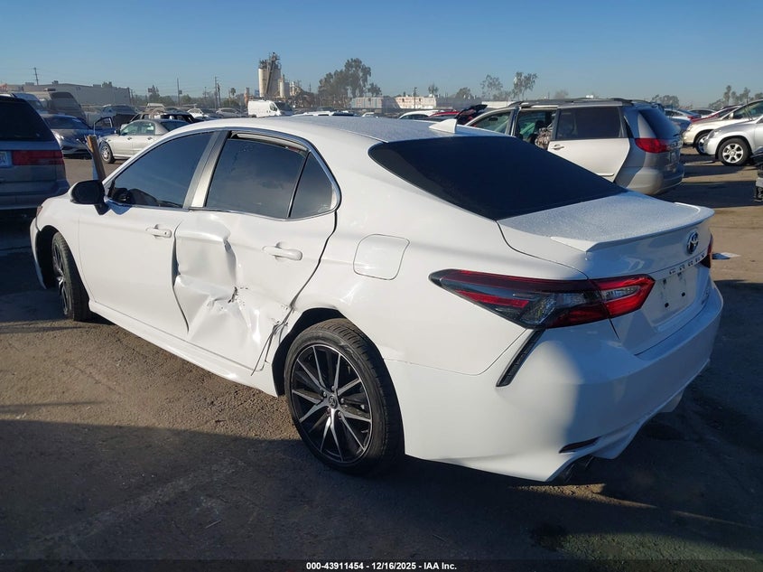 2024 Toyota Camry Hybrid Se