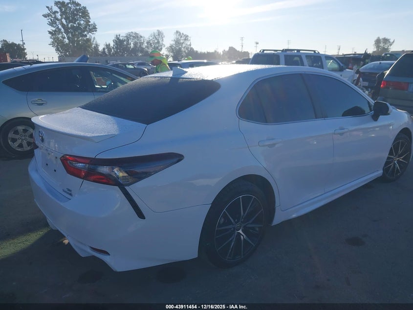 2024 Toyota Camry Hybrid Se
