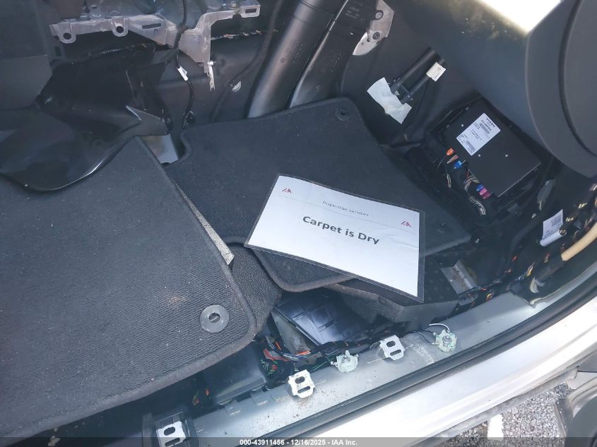 2018 Volvo Xc60 T5 Momentum VIN: LYV102RK8JB113865 Lot: 43911456