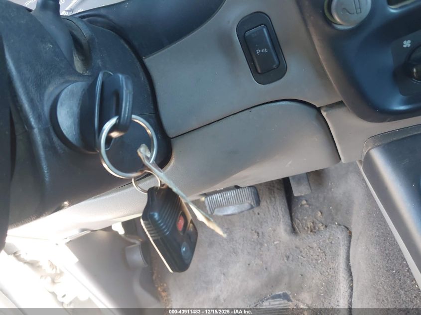 2000 Ford Explorer Xlt VIN: 1FMDU73E3YZA13009 Lot: 43911483