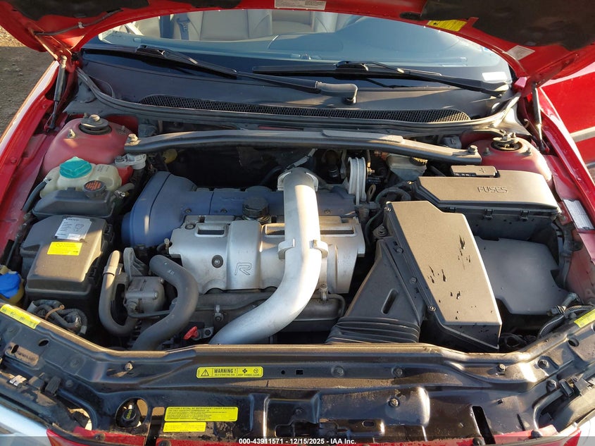 2004 Volvo V70 R VIN: YV1SJ52Y842398200 Lot: 43911571