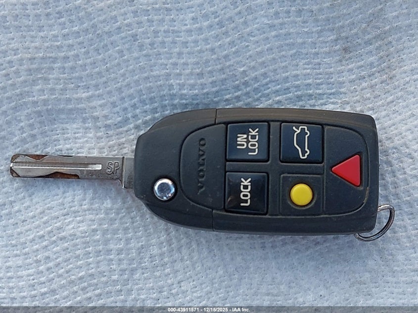 2004 Volvo V70 R VIN: YV1SJ52Y842398200 Lot: 43911571