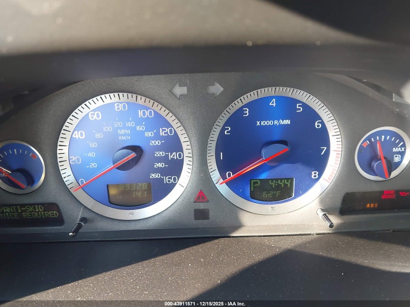 2004 Volvo V70 R VIN: YV1SJ52Y842398200 Lot: 43911571