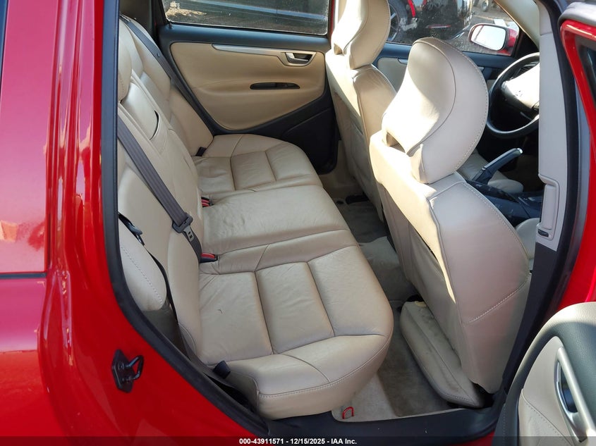 2004 Volvo V70 R VIN: YV1SJ52Y842398200 Lot: 43911571