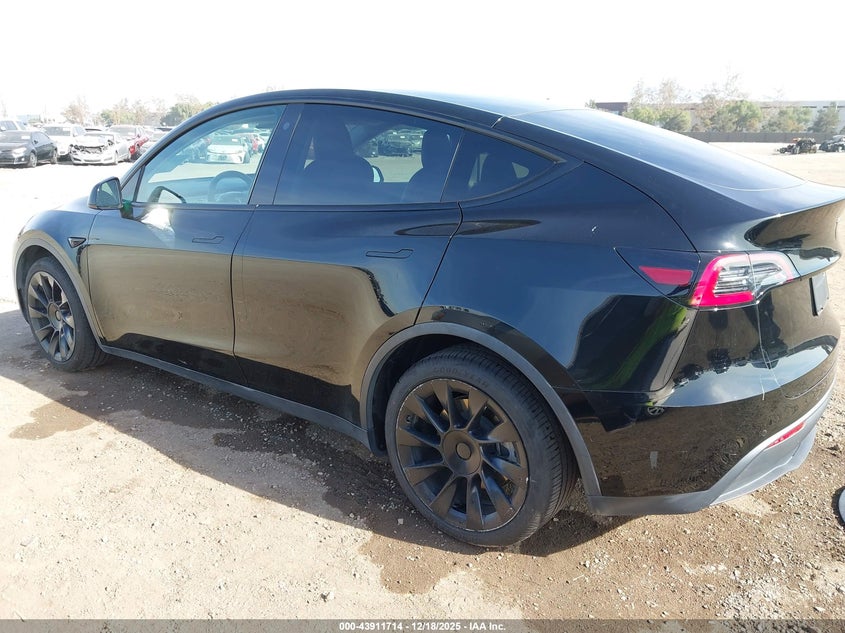 Tesla MODEL Y — thumbnail 3