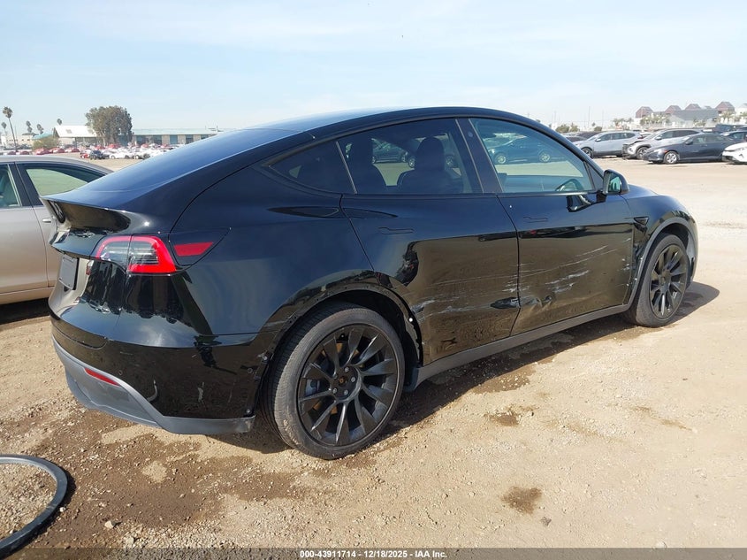 Tesla MODEL Y — thumbnail 4
