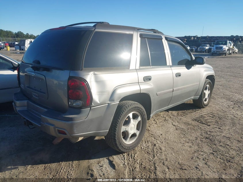 1GNDS13S472306154 2007 CHEVROLET TRAILBLAZER photo no. 4