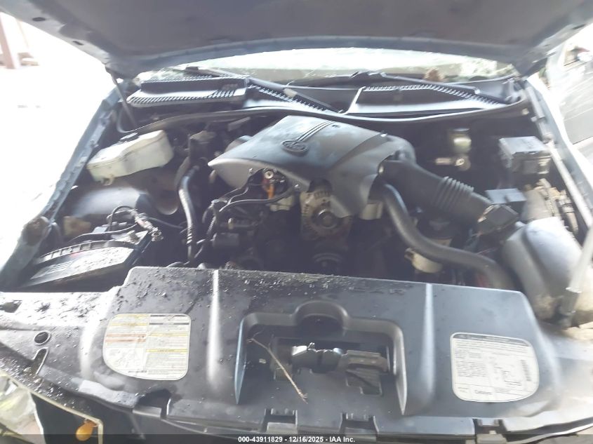 1999 Lincoln Town Car Signature VIN: 1LNHM82W2XY686248 Lot: 43911829