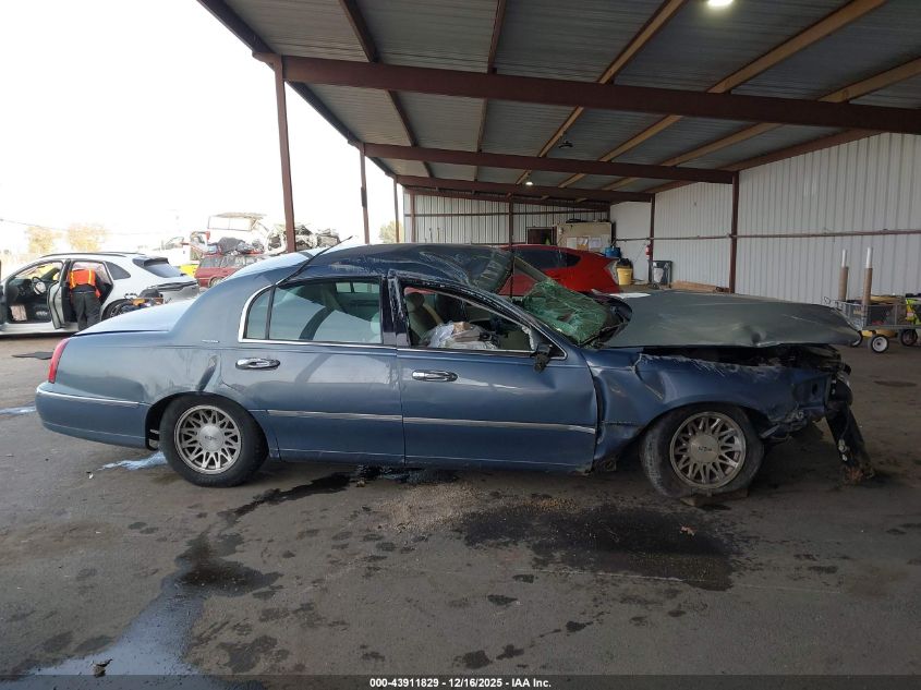 1999 Lincoln Town Car Signature VIN: 1LNHM82W2XY686248 Lot: 43911829