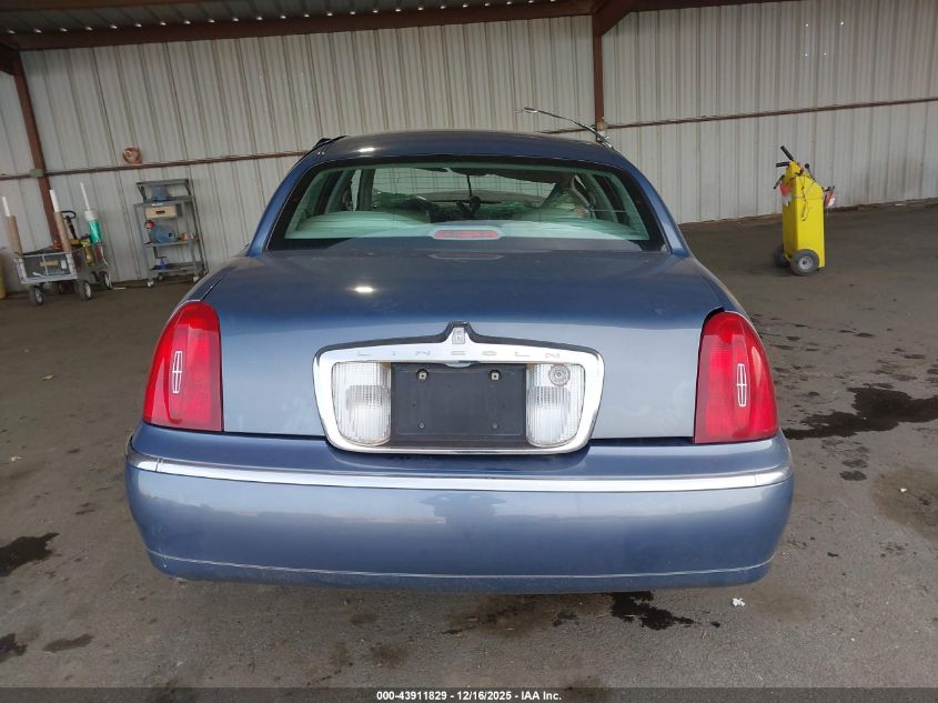 1999 Lincoln Town Car Signature VIN: 1LNHM82W2XY686248 Lot: 43911829