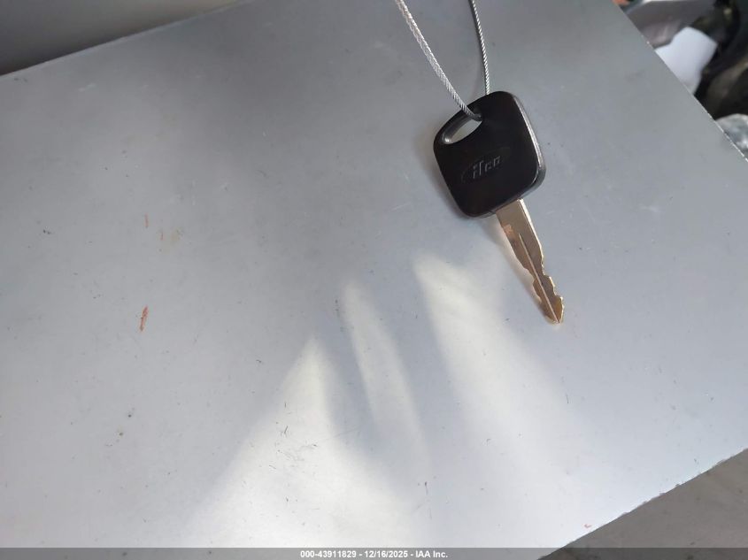 1999 Lincoln Town Car Signature VIN: 1LNHM82W2XY686248 Lot: 43911829