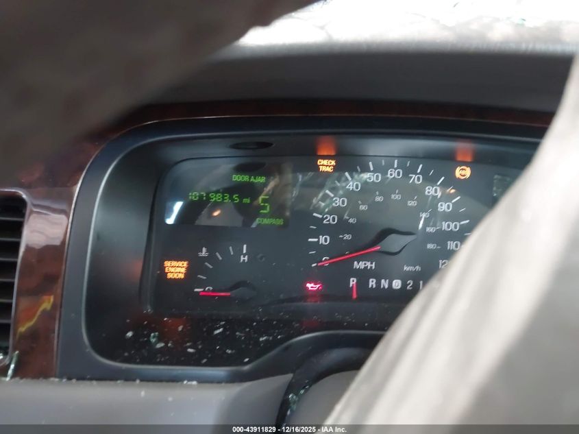 1999 Lincoln Town Car Signature VIN: 1LNHM82W2XY686248 Lot: 43911829