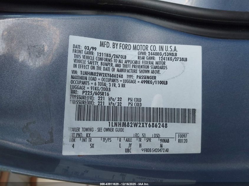 1999 Lincoln Town Car Signature VIN: 1LNHM82W2XY686248 Lot: 43911829