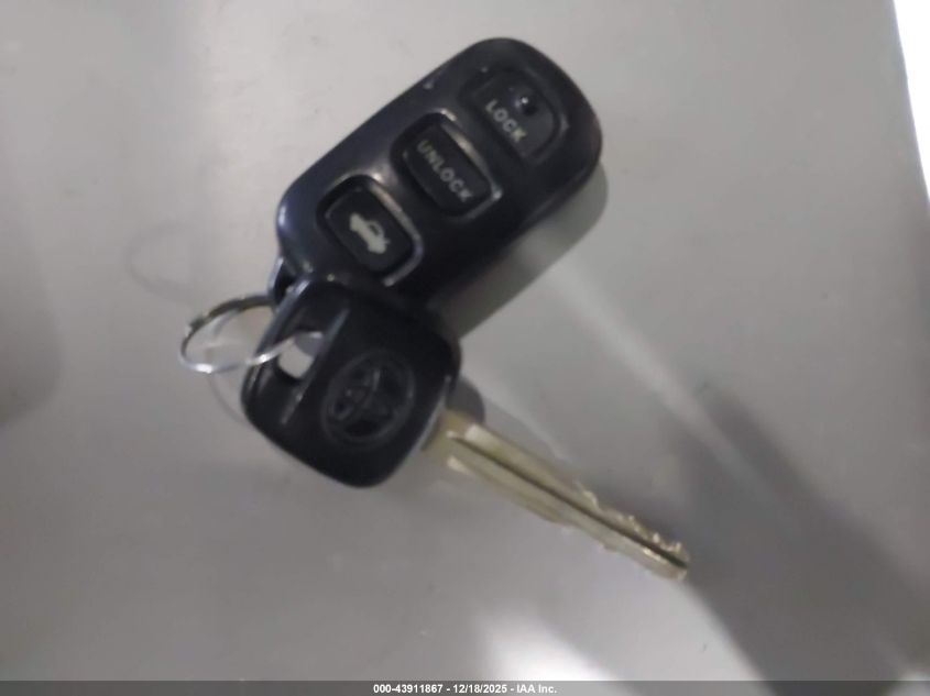 2002 Toyota Camry Le VIN: 4T1BE32K22U617515 Lot: 43911867