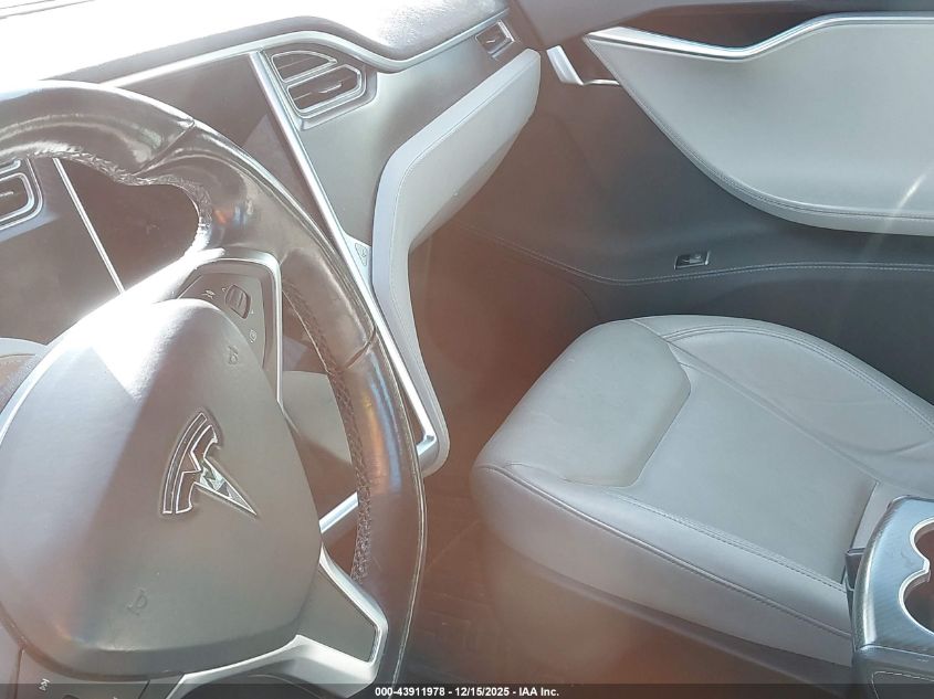 2015 Tesla Model S 70D/85D/P85D VIN: 5YJSA1H24FF094539 Lot: 43911978