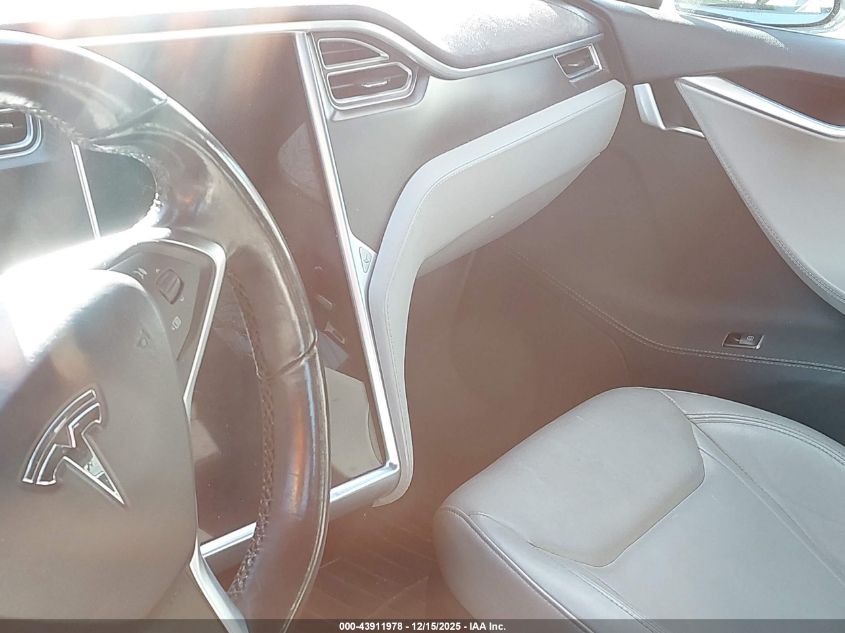 2015 Tesla Model S 70D/85D/P85D VIN: 5YJSA1H24FF094539 Lot: 43911978