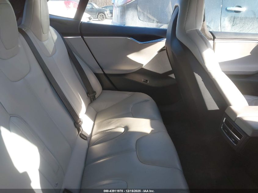 2015 Tesla Model S 70D/85D/P85D VIN: 5YJSA1H24FF094539 Lot: 43911978